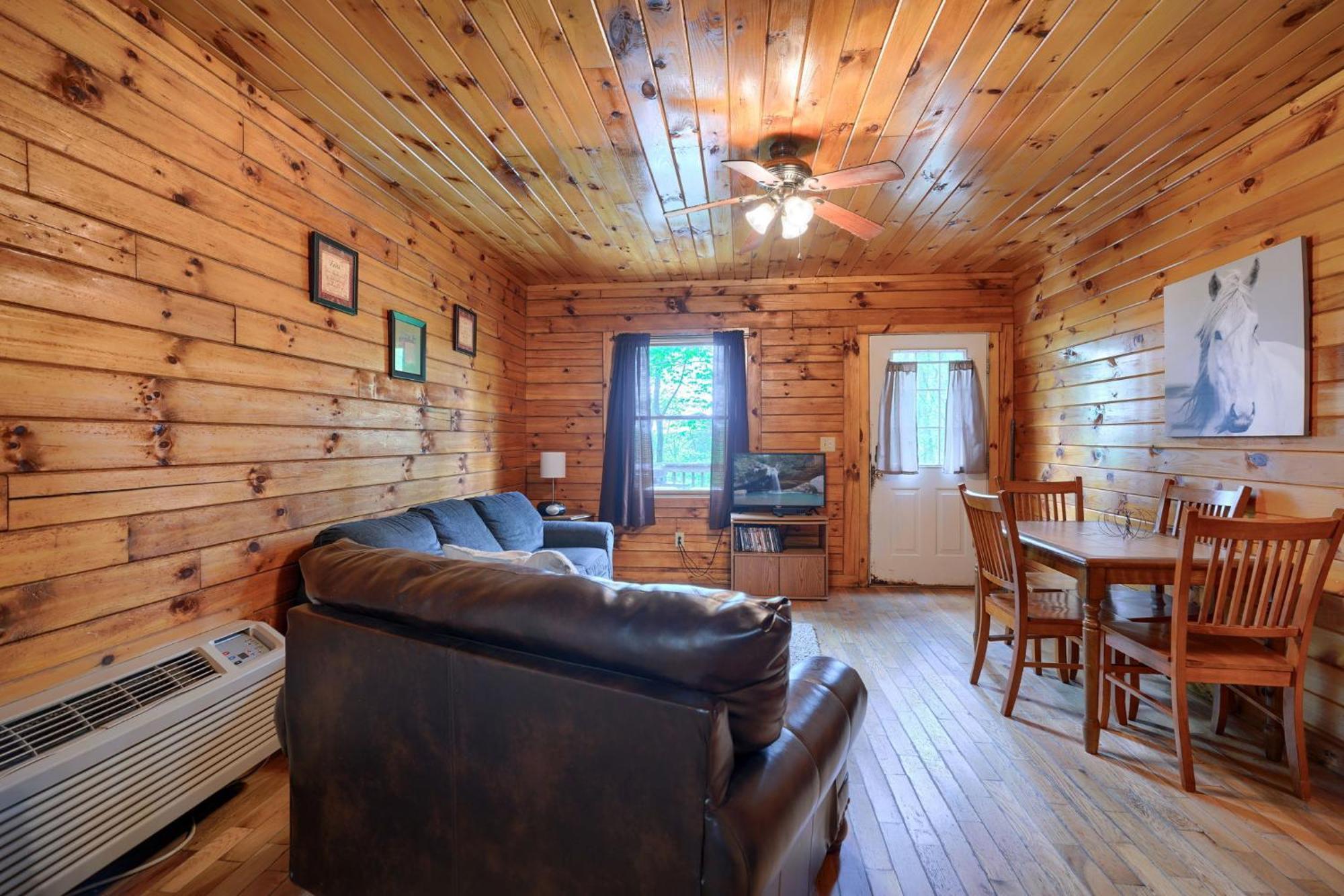 Blue Rose Cabins - Pine Ridge Cabin Logan Dış mekan fotoğraf